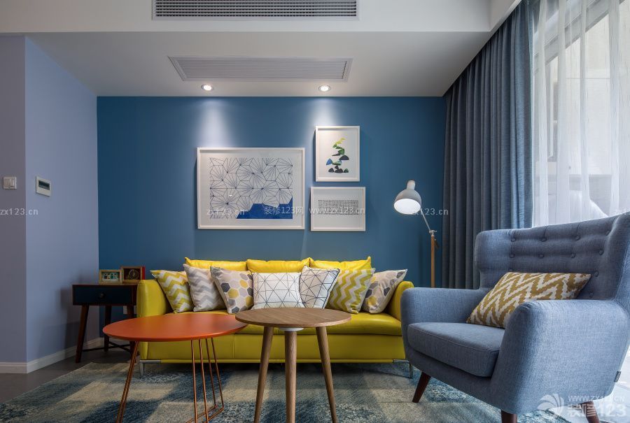 现代北欧风格客厅沙发背景墙效果图片