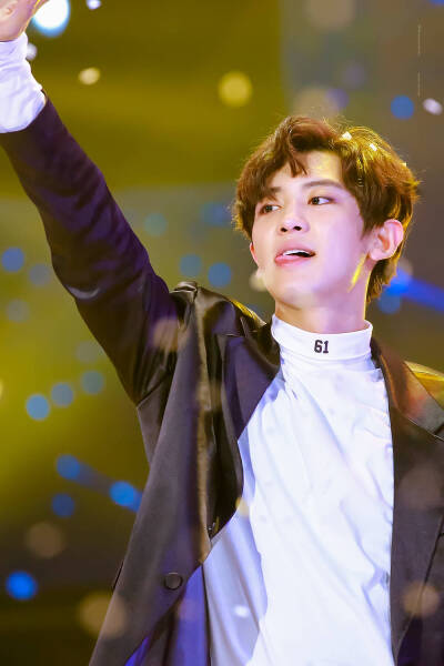 朴灿烈 parkchanyeol 韩流 exo 美男壁纸 头像 帅哥 明星 美图 高清