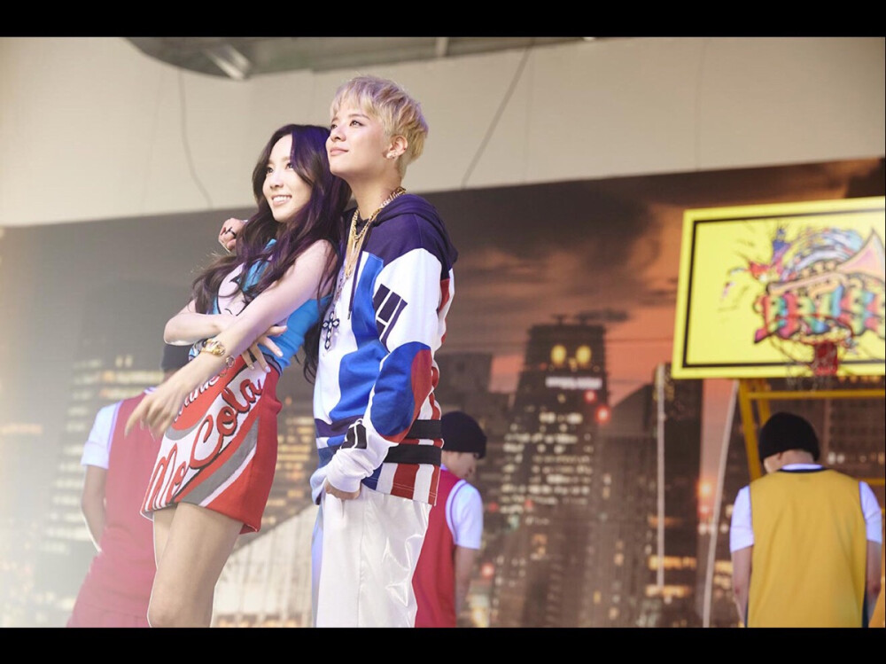 f(x)宋茜(victoria)刘逸云(amber) 朴善怜(luna) 郑秀晶(krystal)函数