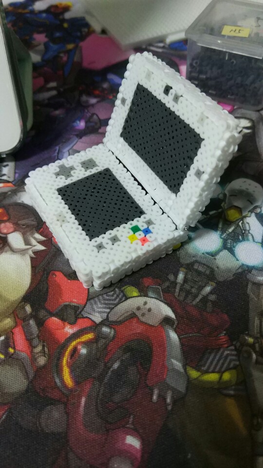 拼豆立体游戏机,我的新大三还在路上,先做一个模型( 61_61)