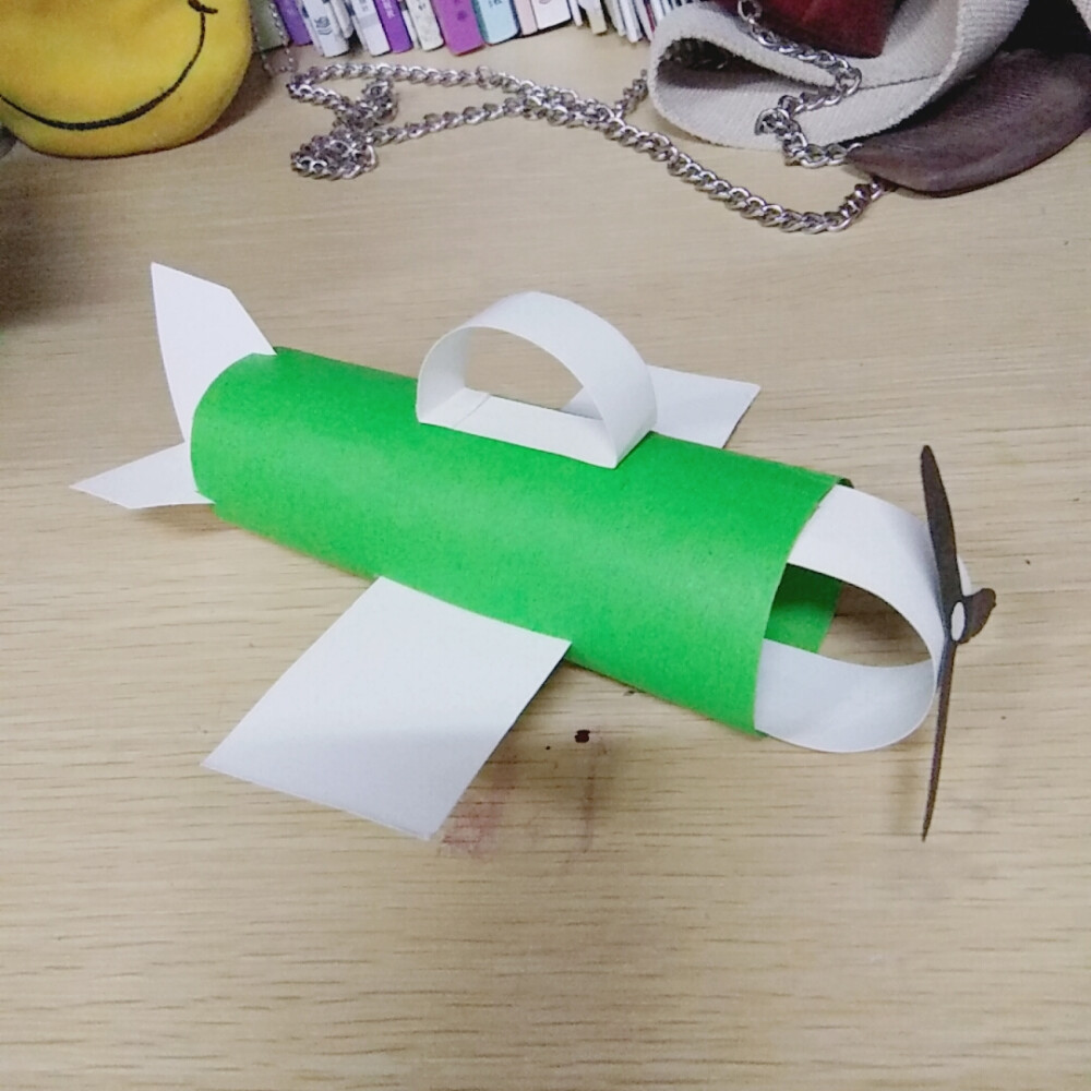 纸筒手工制作飞机图片