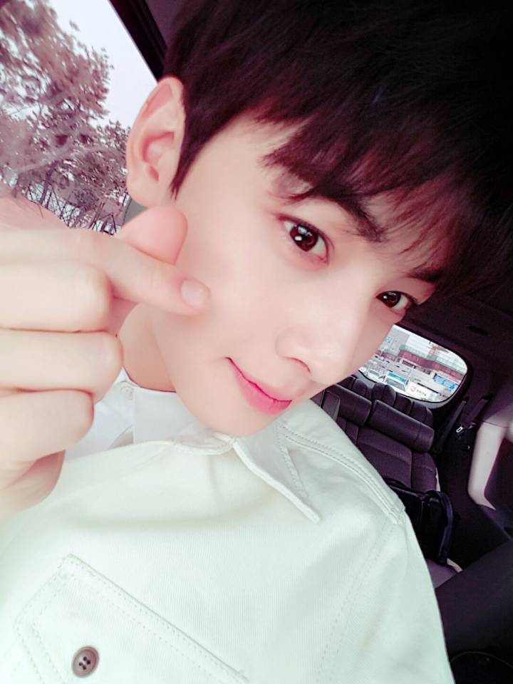 这世界有个可爱的男孩子是车银优啊