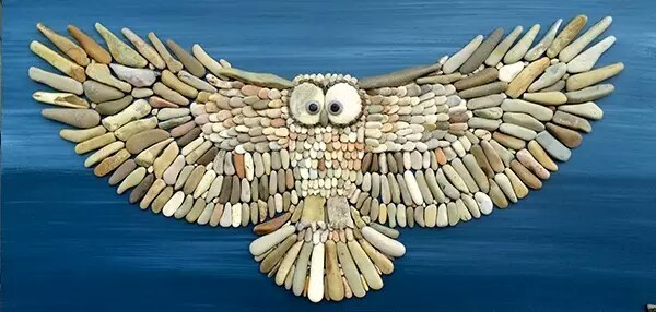 用海边的石头作的画