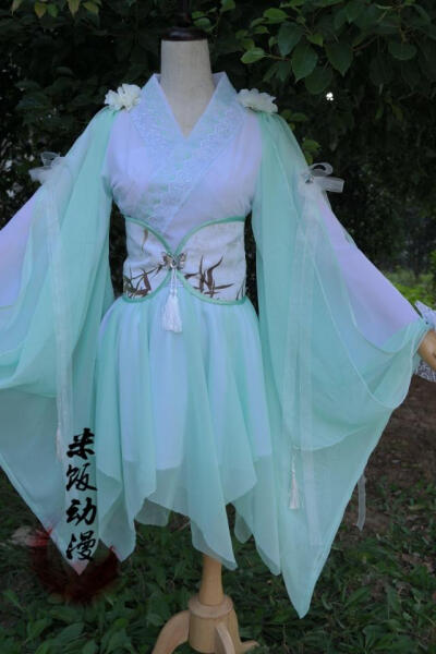 cosplay壁纸古风,cosplay壁纸软件推荐 收集 点赞 评论 【油条限量】古装cos服女装灰白古风cosplay