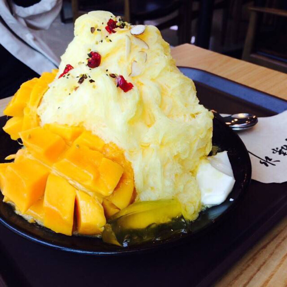 甜品 芒果绵绵冰