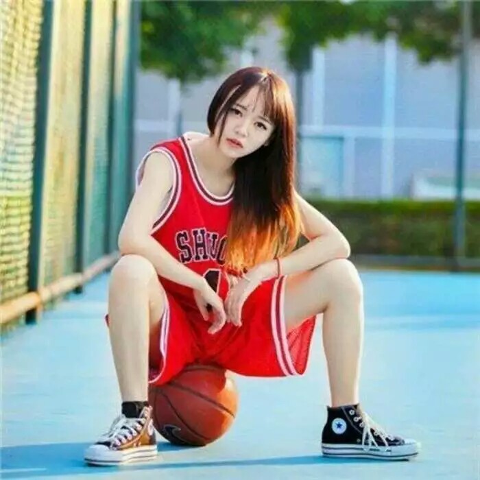 女生打篮球头像帅气图片