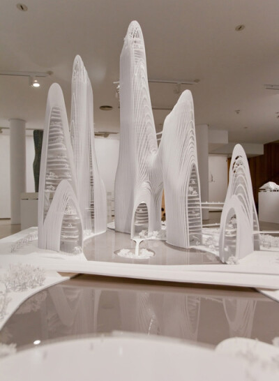 siliakus对建筑纸模型颇有研究,她最擅长制作建筑大师的作品以及复杂