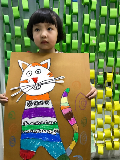 猫咪骑车儿童画