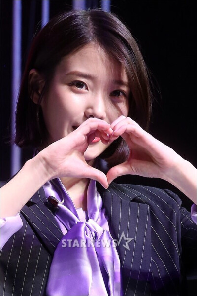 iu 李知恩 头像 壁纸 比心