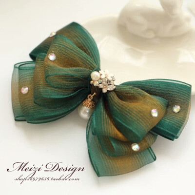 图片评论 0条  收集   点赞  评论  纯手工发饰 宝蓝色绢纱蕾丝蝴蝶结