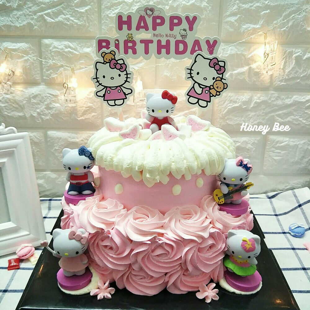 双层holle kitty 蛋糕