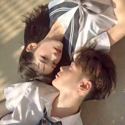 snogged lips 接吻后的嘴唇