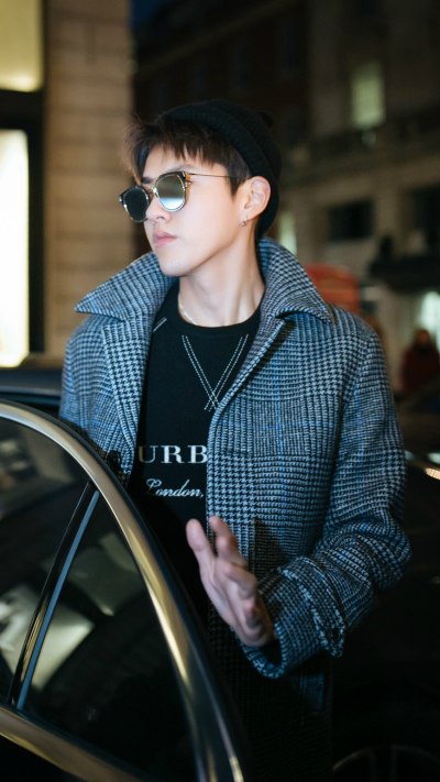 burberry代言人吴亦凡图片