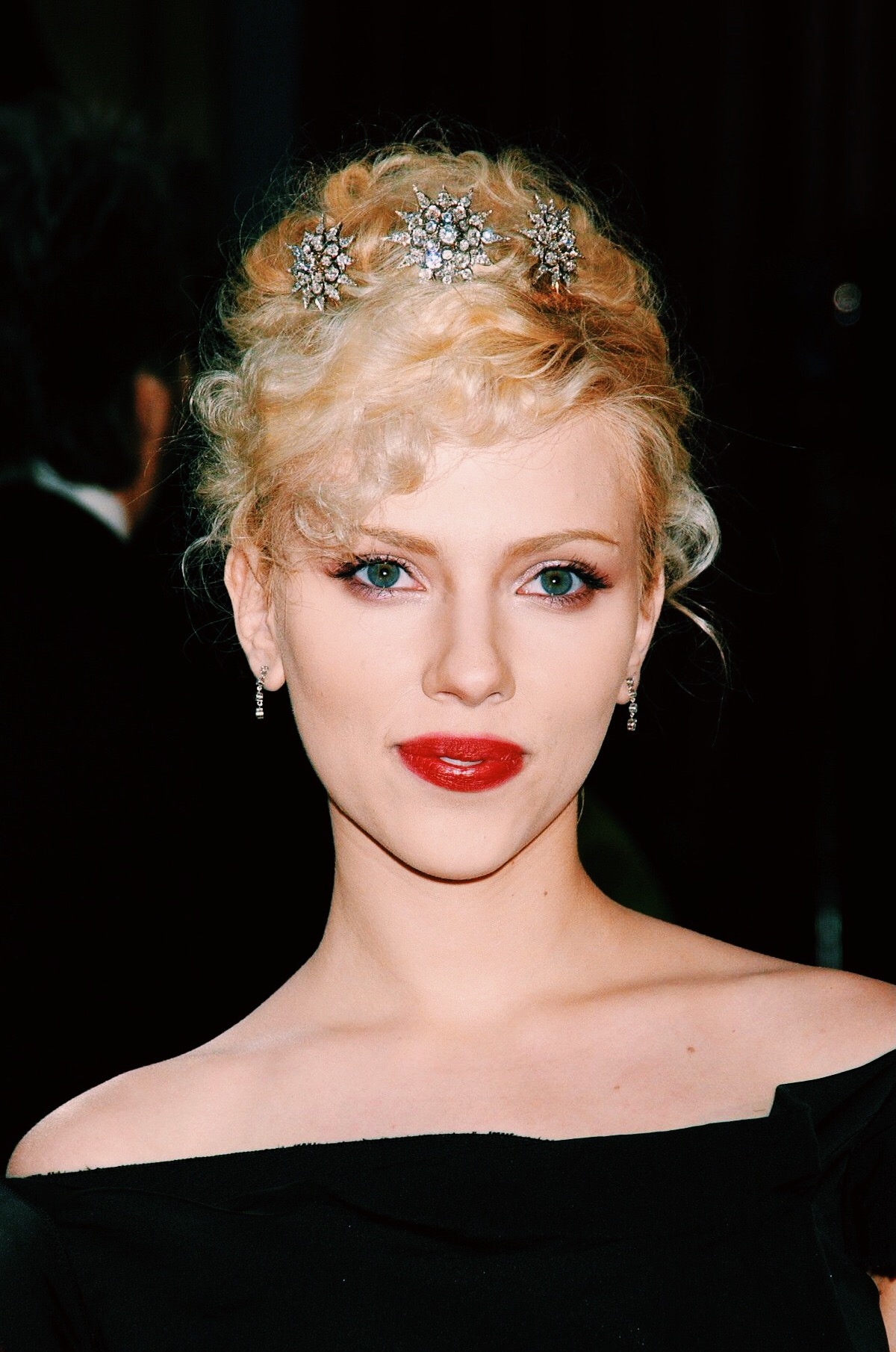 scarlett johansson#attends the 77th annual academy awards 2005