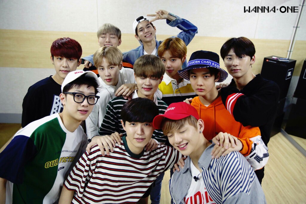 wannaone团体照壁纸,wannaone团体高清壁纸 wanna one 姜丹尼尔第一张团体照 170626官网更新