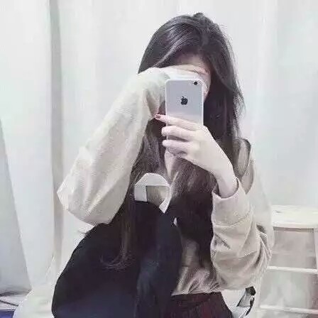 女头(女生头像) 拿手机 半身 上身 清新长发 欧美 自拍