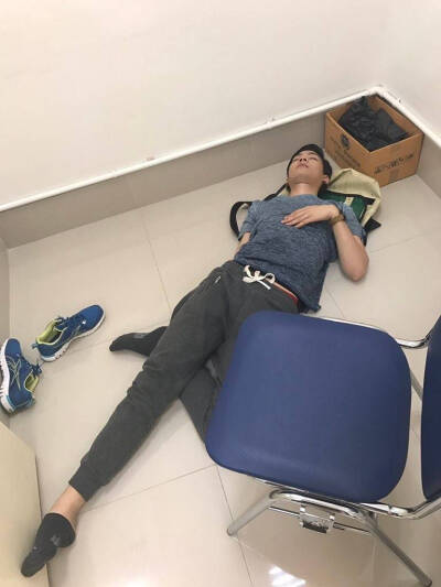 逐月之月,少爷妖娆睡姿