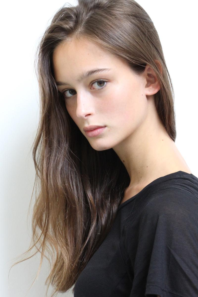 意大利模特chiara corridori,很柔和秀气的一张脸,和我印象中美丽却