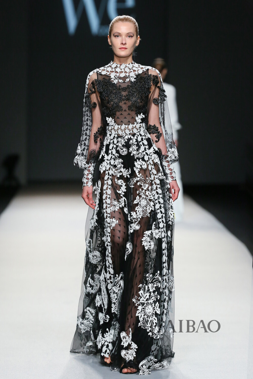 灵感源自微生世界,昆虫与植物之间的相栖相生,不同形态的生命体相互