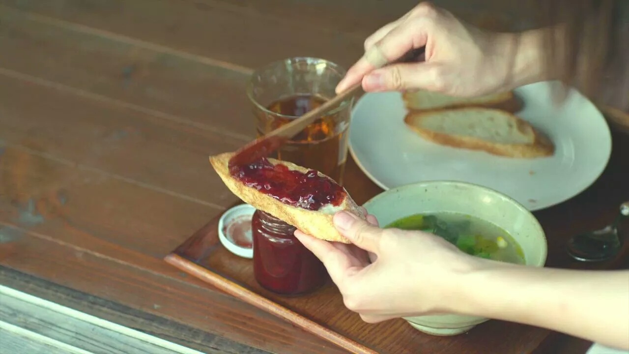 美食截图 日本电影 小森林之胡颓子果酱,面包
