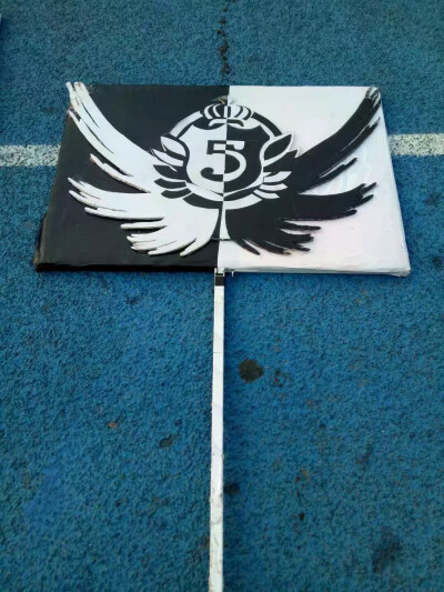 集众人力量完成的班牌,很棒吧