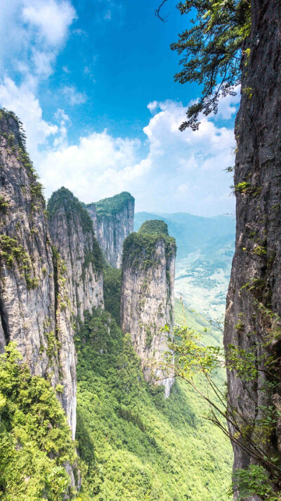 恩施大峡谷,位于湖北省,绝壁悬崖,步步为景,雄奇秀美.