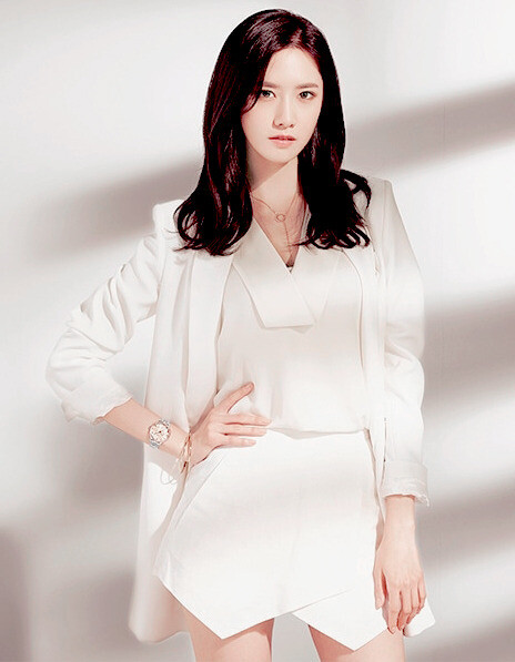 林允儿(yoona),1990年5月30日出生于韩国首尔,韩国女歌手,演员,主持人