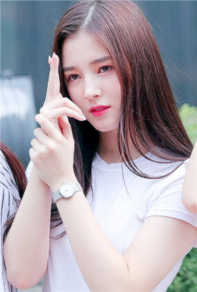 李承利图片