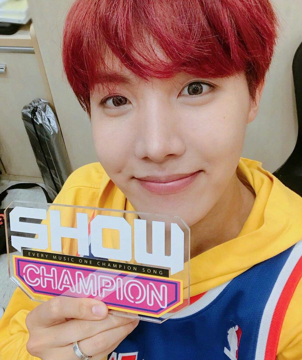 【郑号锡】 show champion 待机室自拍照