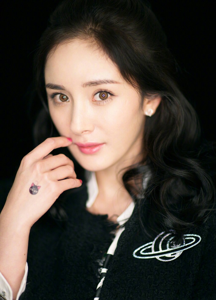 杨幂,1986年9月12日出生于北京市,中国内地影视女演员,流行乐歌手