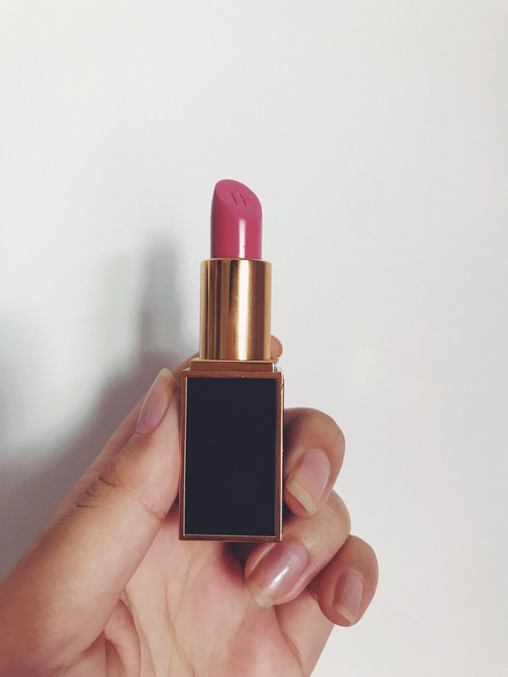 tf黑方03号色 自己唇色比较深 所以都是打底之后在上色 显色很粉嫩