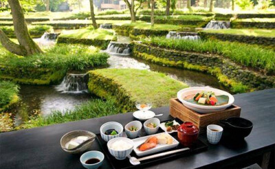 【怀石料理】怀石料理是原为在日本茶道中,主人请客人品尝的饭菜.