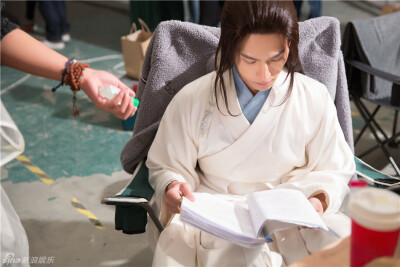 一笑奈何杨洋微微一笑很倾城花絮