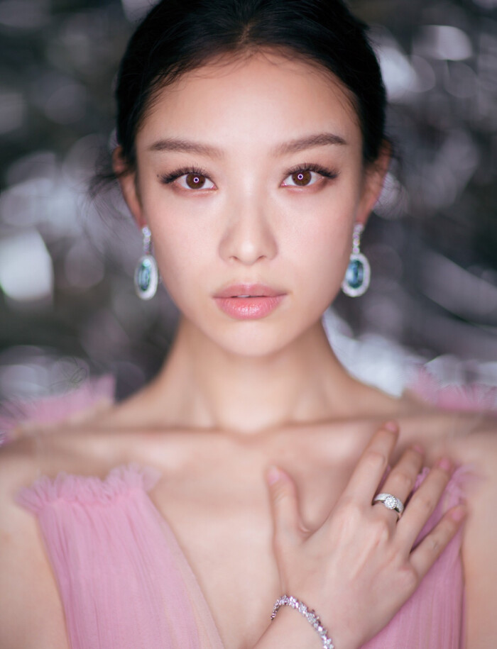倪妮##elle风尚大典#喵总红毯造型提前曝光,一身giambarttista valli