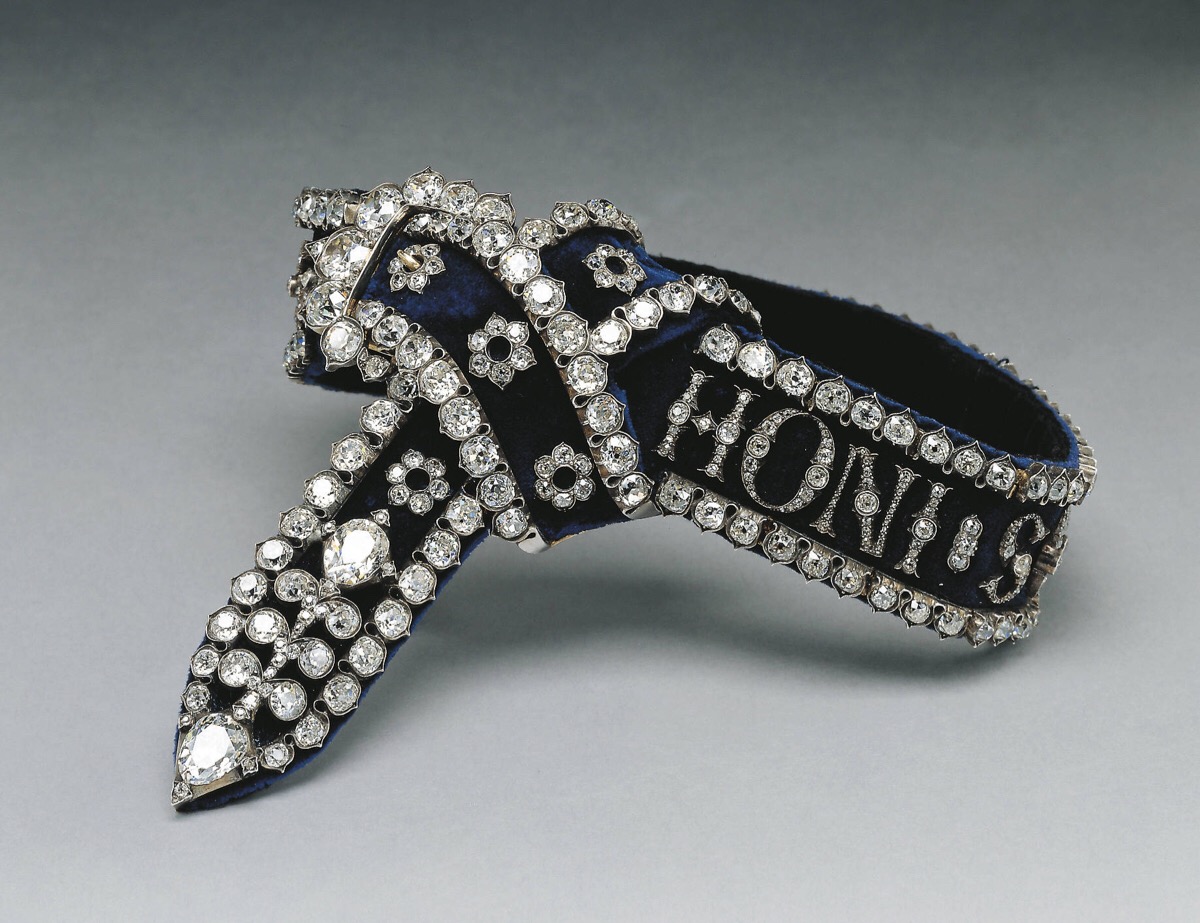 白金汉宫收藏的19世纪由维多利亚女王颁发授予的荣誉勋章:嘉德勋章