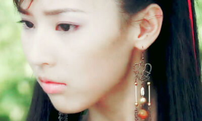 上官丹凤,由吴佳尼饰演,出自电视剧《陆小凤传奇之大金鹏王》