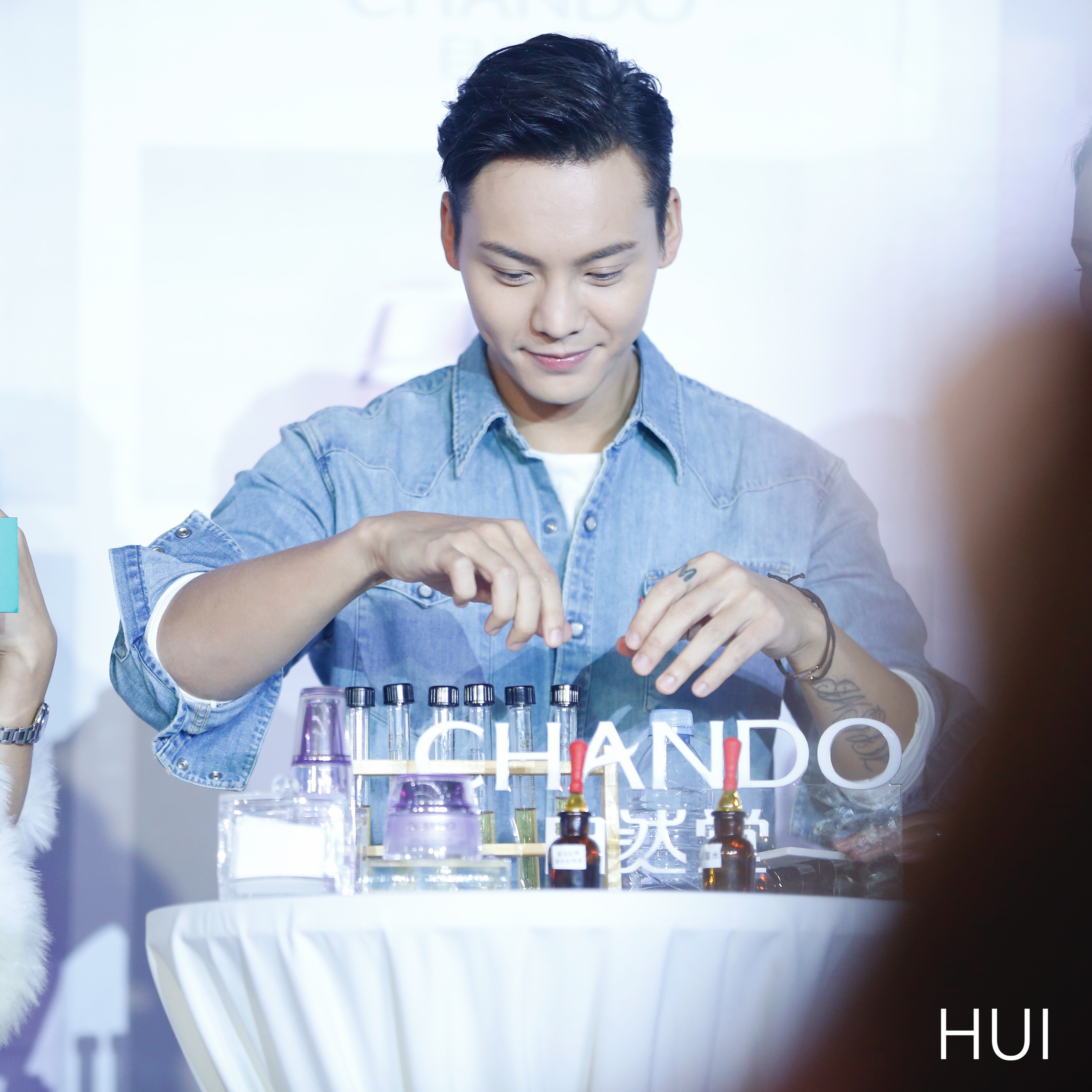 【william chan】171108 陈伟霆喊你上课啦 chando自然堂护肤代言人