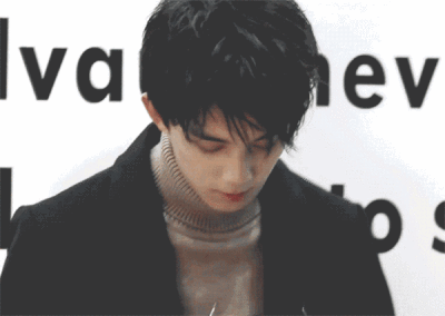 吴磊 小哥哥 巨撩 gif 写真