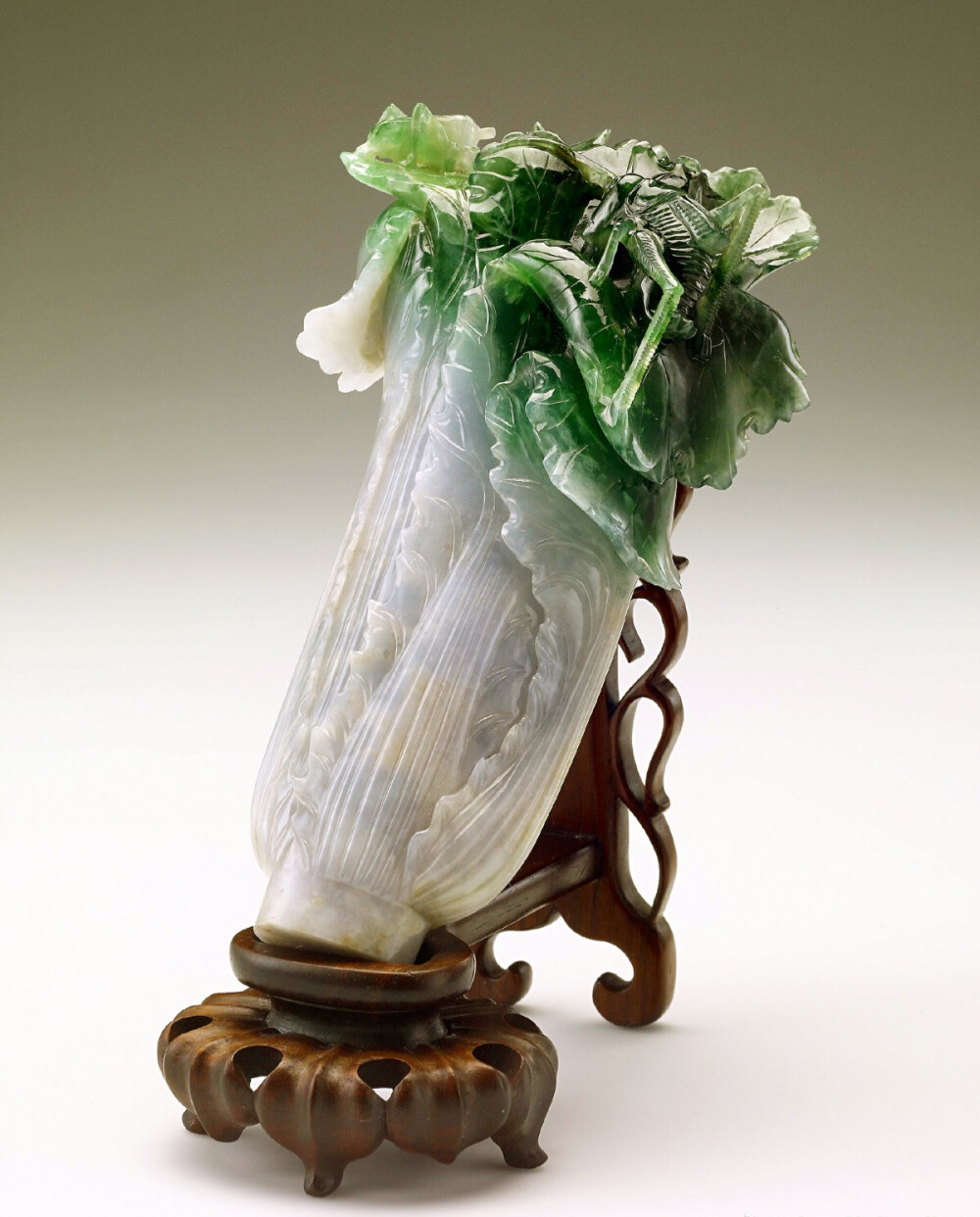 【清 《翠玉白菜》 】长18.7cm,宽9.1cm,厚5.07cm,台北故宫博物院藏.