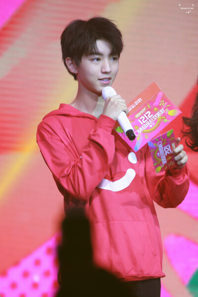 王俊凯 171212 口碑1212超级狂欢派对 cr:logo 节目互动