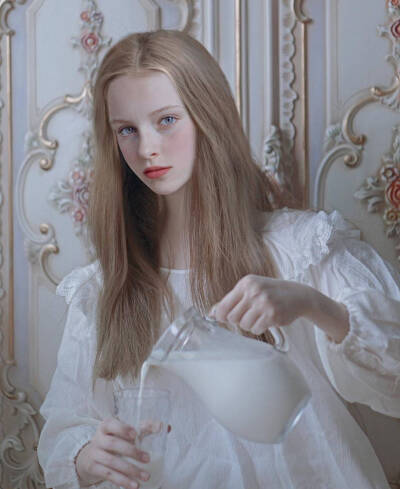 转载自微博时光机里的旧美人 复古 美人胚 欧美 洋娃娃 哥特