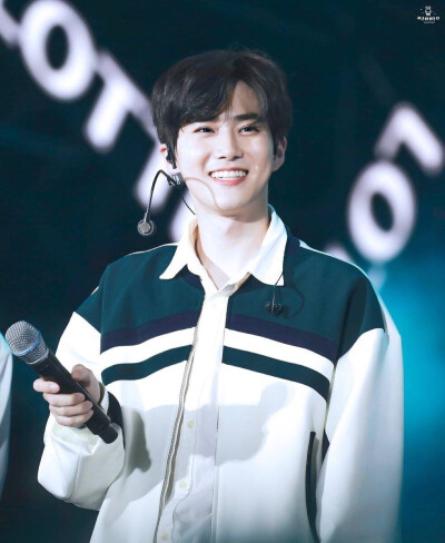 exo 金俊勉 suho cr logo