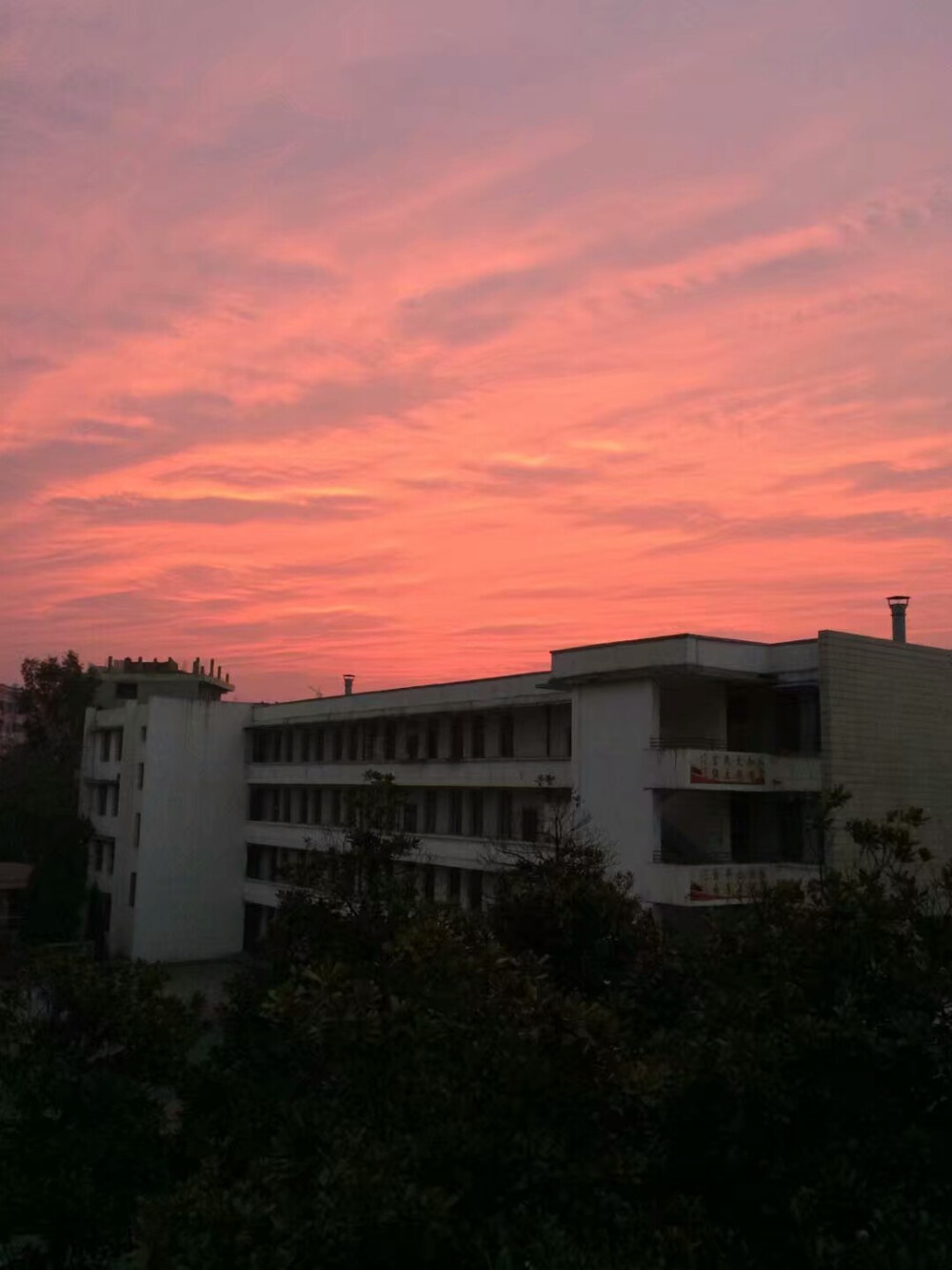 学校夕阳背景图图片