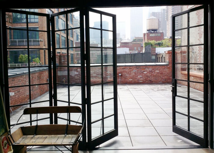 简约阳台黑框玻璃门设计2017