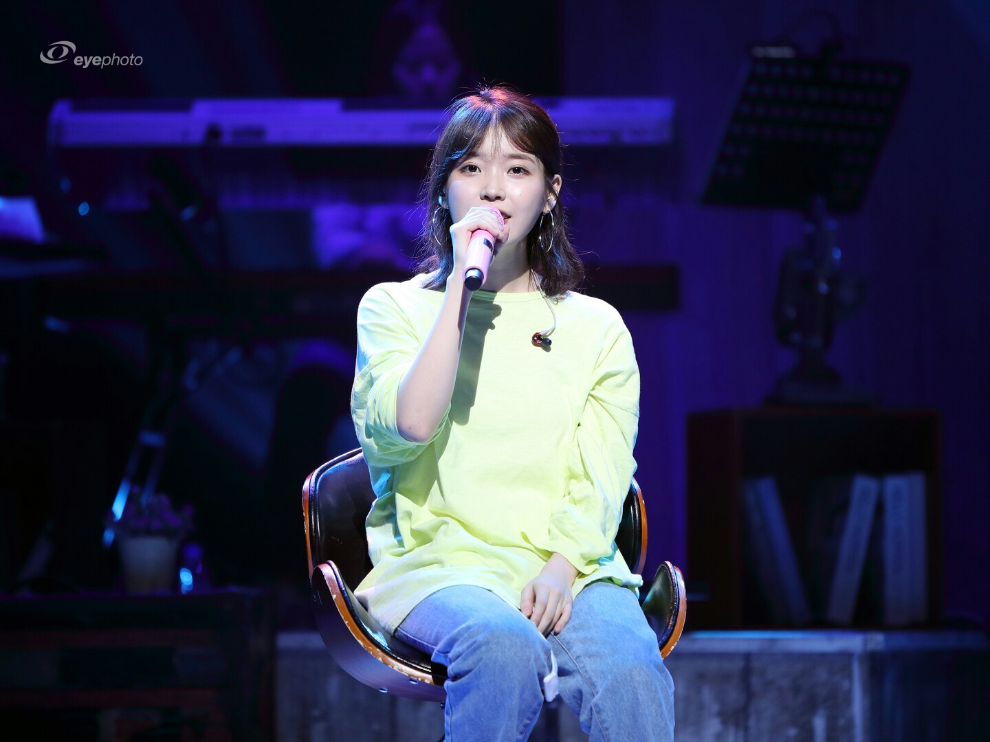 iu 李知恩 cr.logo