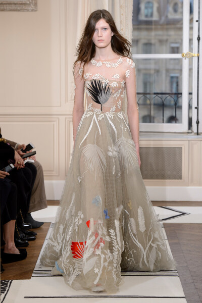 高级成衣发布秀 - paris spring 2019 0 18 lucien-x  发布到  仙女裙