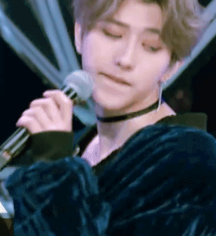 蔡徐坤.手指矜持点别点个赞就跑.