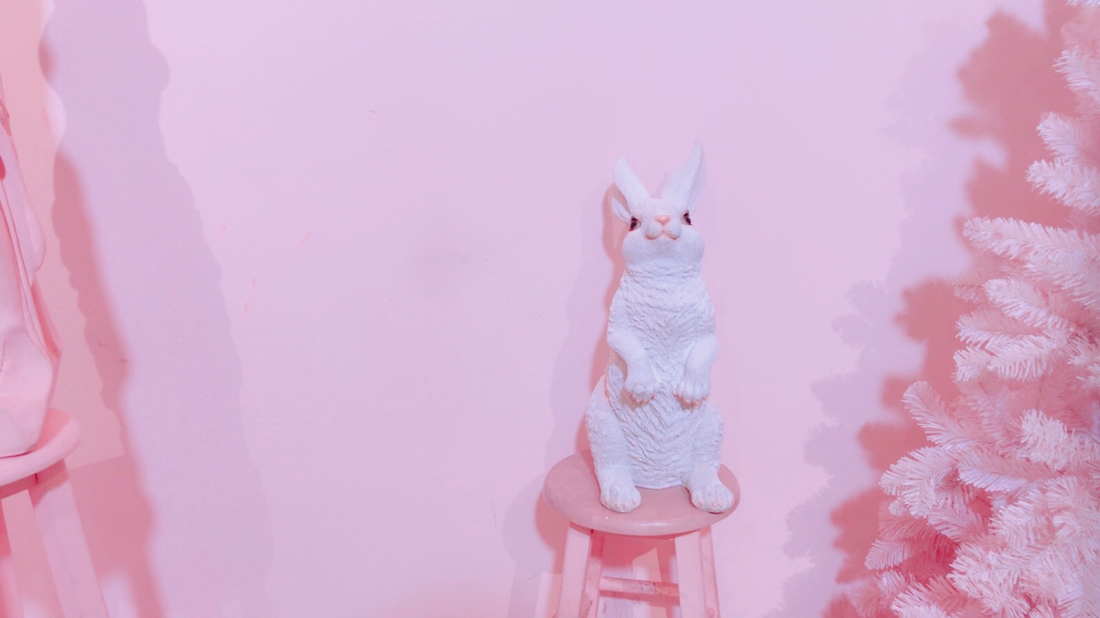 粉色草莓兔子壁纸图片