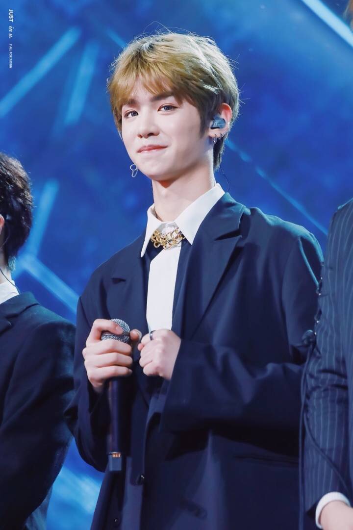 justin黄明昊