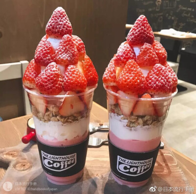 草莓冰淇淋